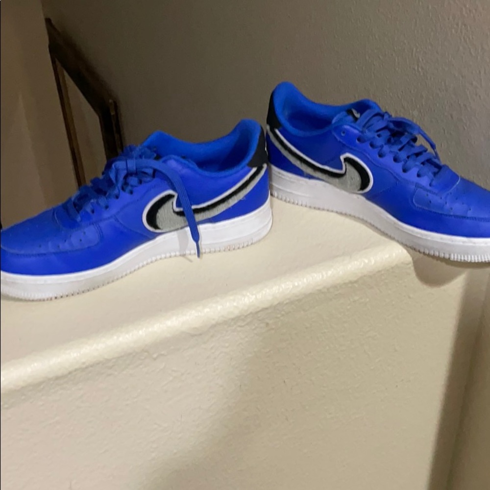 Nikes - Picture 2 of 3